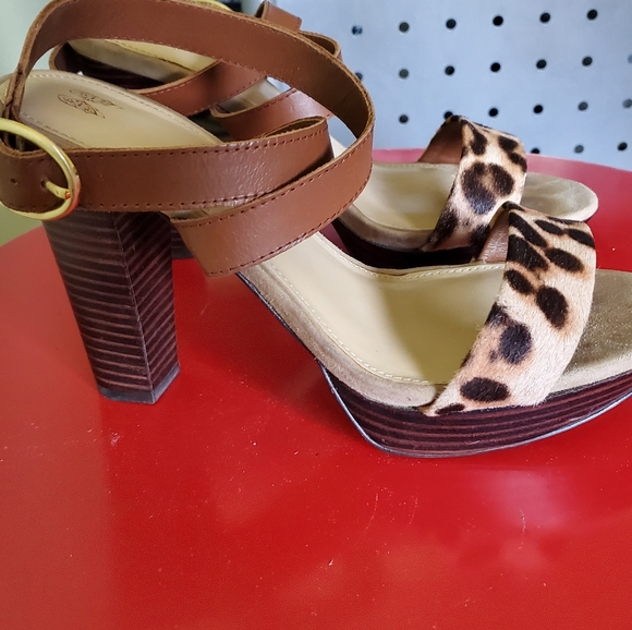 VS Sandals - Picture 1 of 4